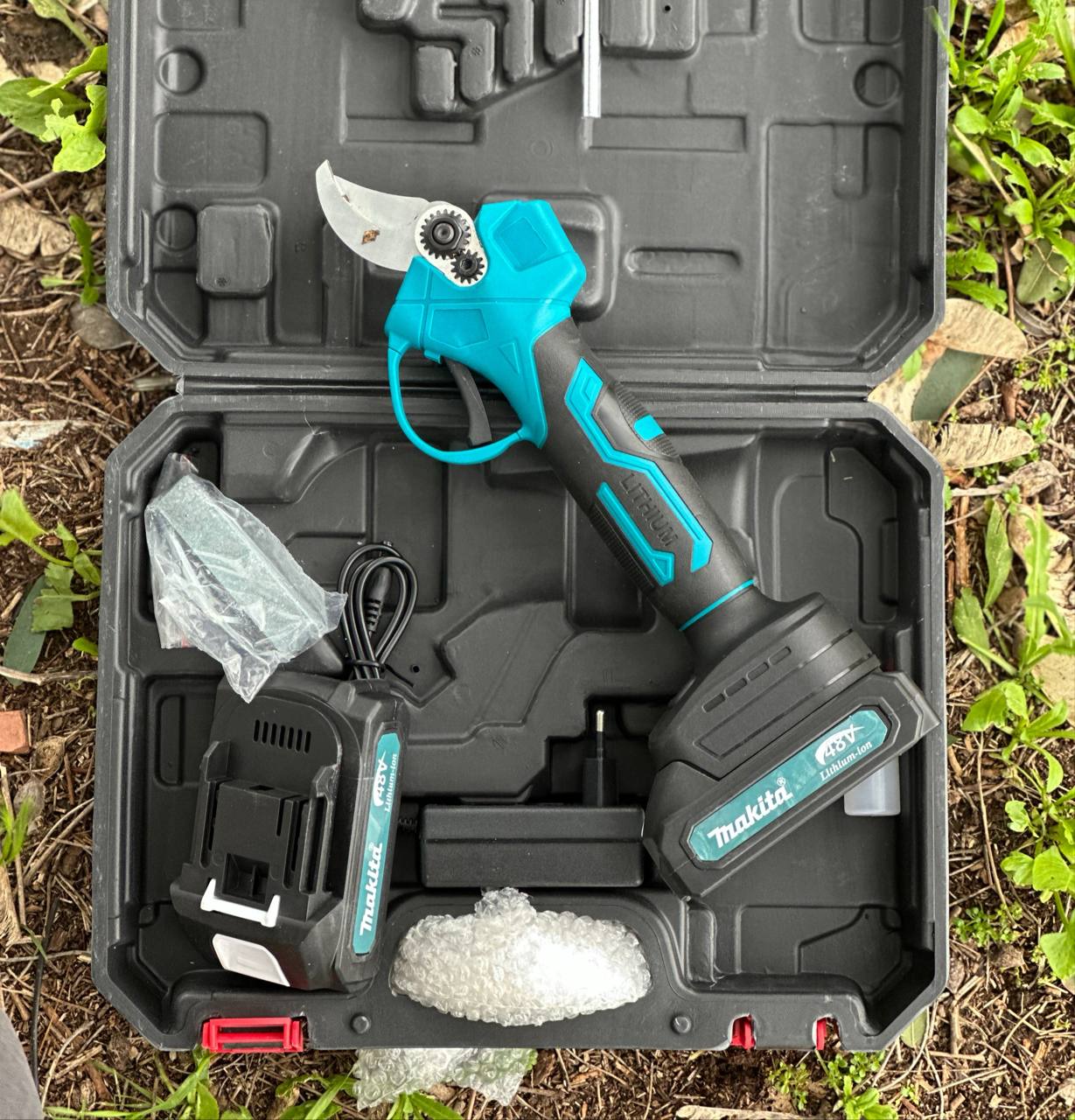 Secateur makita 48v 2batterie lithium